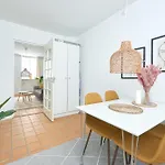 Family - Central - Sea - Luxury